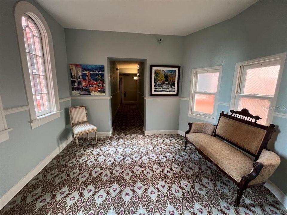 For Sale: $399,900 (1 beds, 1 baths, 676 Square Feet)