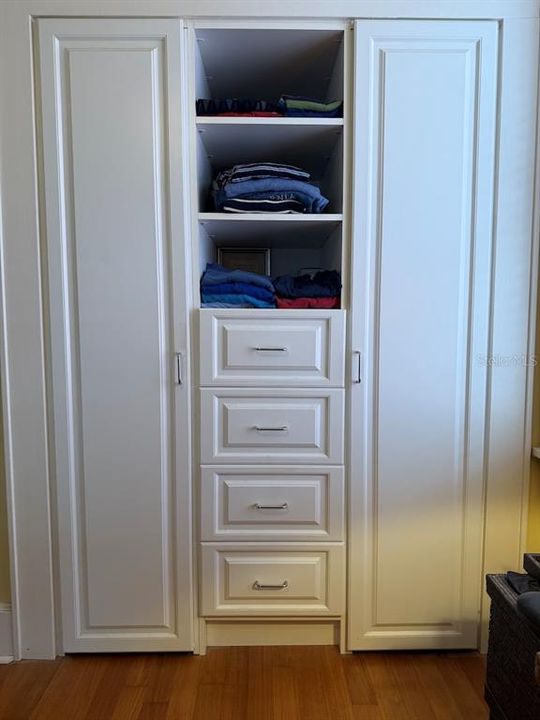 For Sale: $399,900 (1 beds, 1 baths, 676 Square Feet)