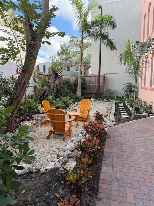 For Sale: $399,900 (1 beds, 1 baths, 676 Square Feet)