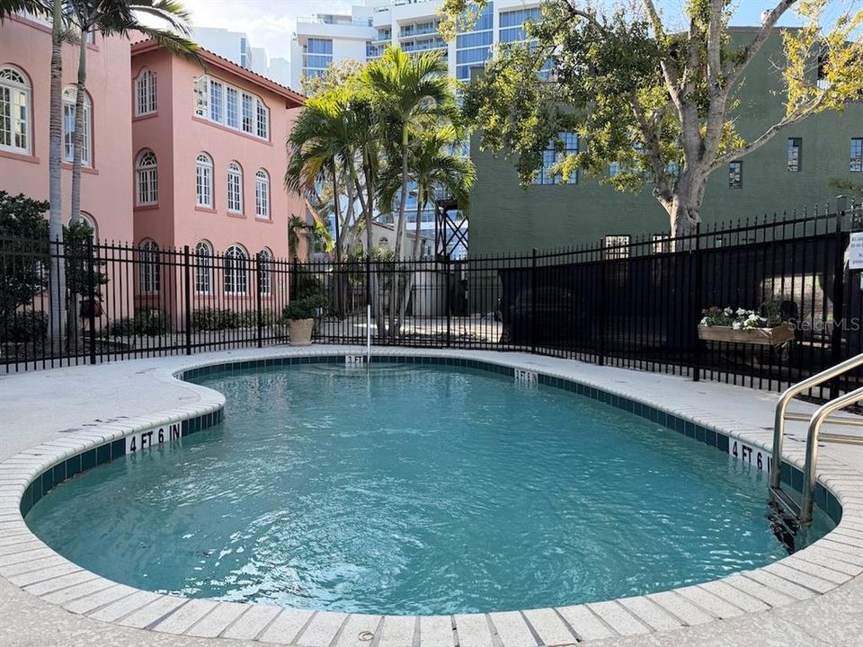 For Sale: $399,900 (1 beds, 1 baths, 676 Square Feet)