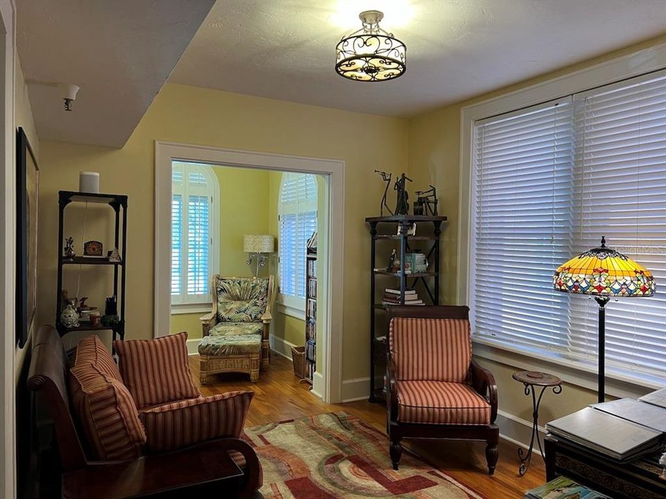 For Sale: $399,900 (1 beds, 1 baths, 676 Square Feet)