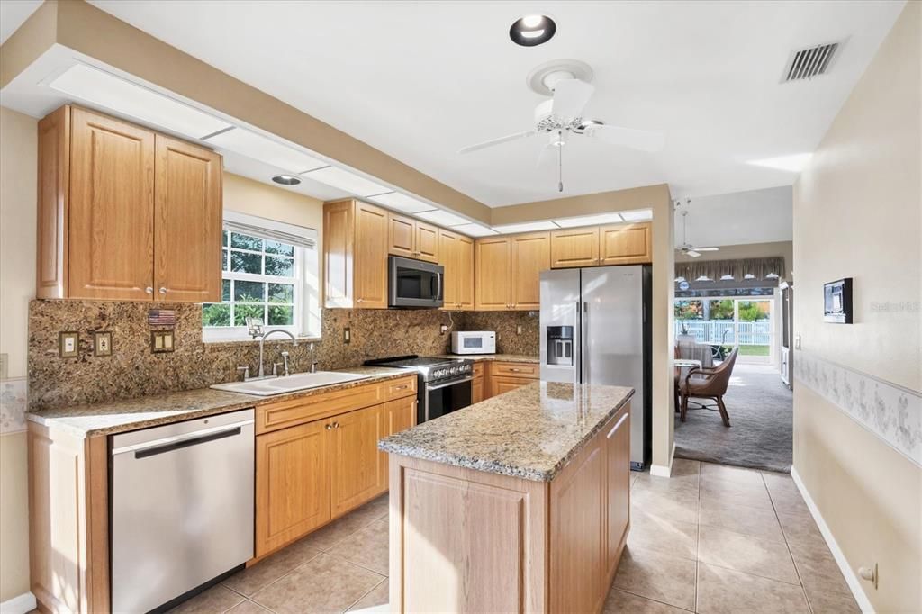 For Sale: $299,512 (2 beds, 2 baths, 1624 Square Feet)