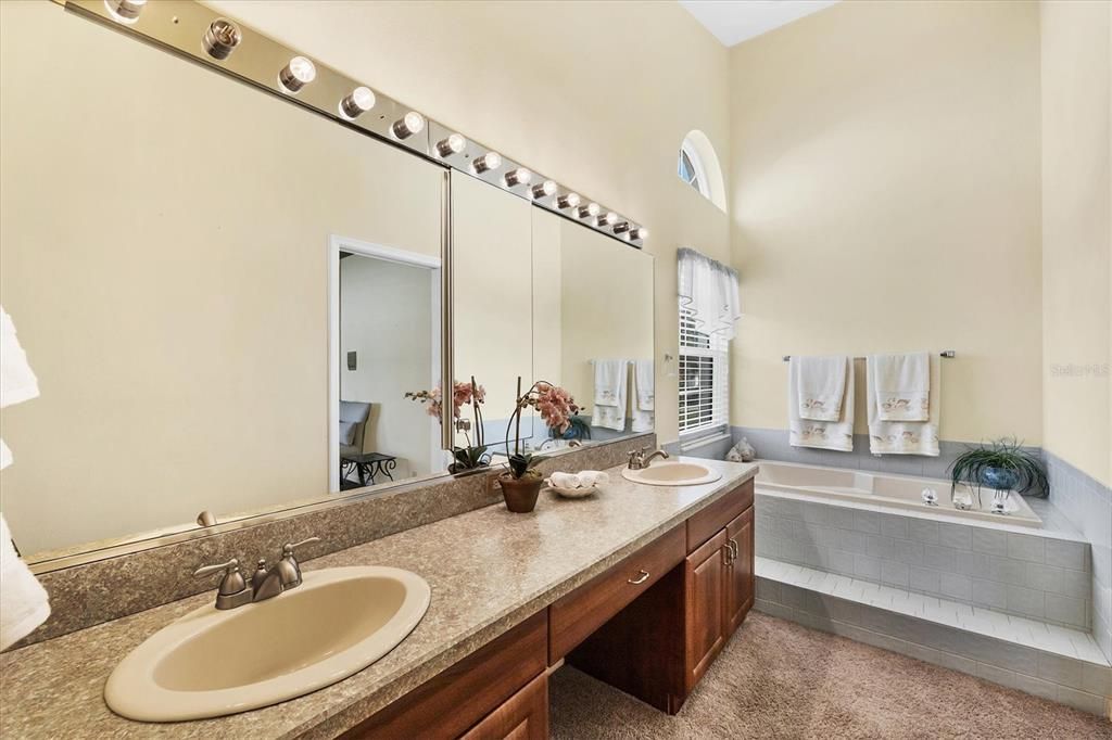 For Sale: $299,512 (2 beds, 2 baths, 1624 Square Feet)