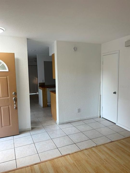 For Sale: $265,000 (2 beds, 2 baths, 1120 Square Feet)