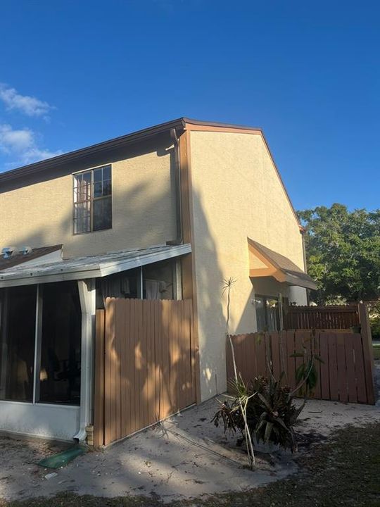 For Sale: $265,000 (2 beds, 2 baths, 1120 Square Feet)