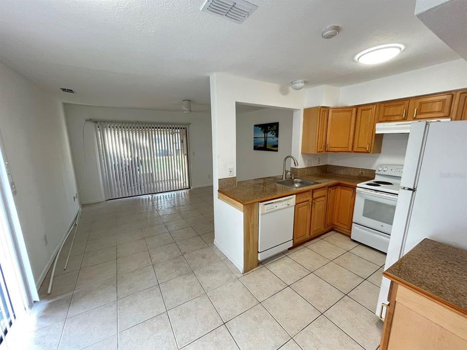 For Sale: $265,000 (2 beds, 2 baths, 1120 Square Feet)