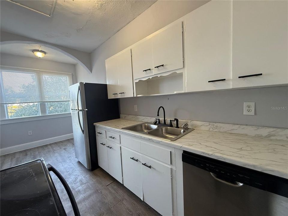 В аренду: $1,200 (2 спален, 1 ванн, 800 Квадратных фут)