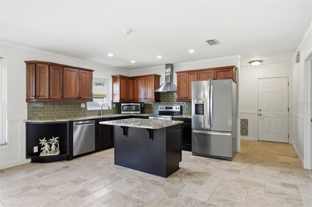 На продажу: $399,000 (2 спален, 1 ванн, 1104 Квадратных фут)