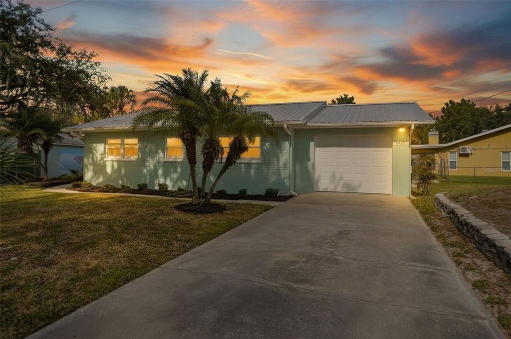 На продажу: $399,000 (2 спален, 1 ванн, 1104 Квадратных фут)