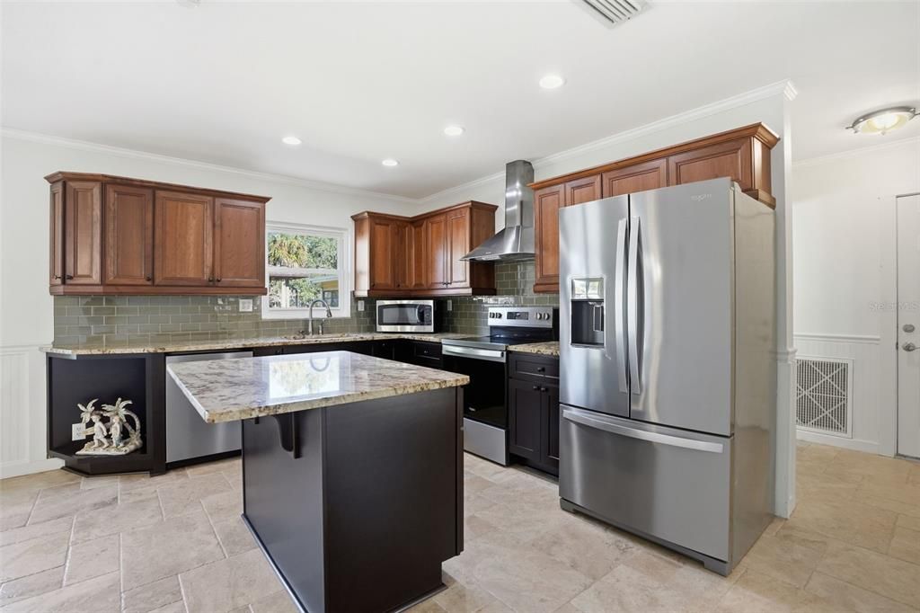 На продажу: $399,000 (2 спален, 1 ванн, 1104 Квадратных фут)