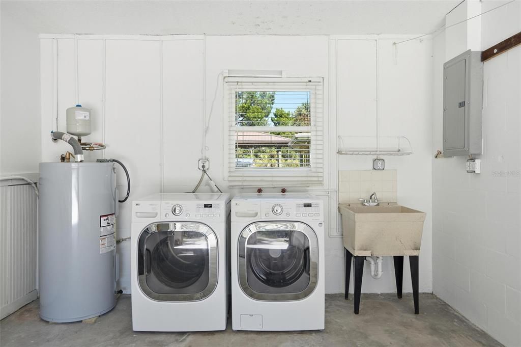 На продажу: $399,000 (2 спален, 1 ванн, 1104 Квадратных фут)