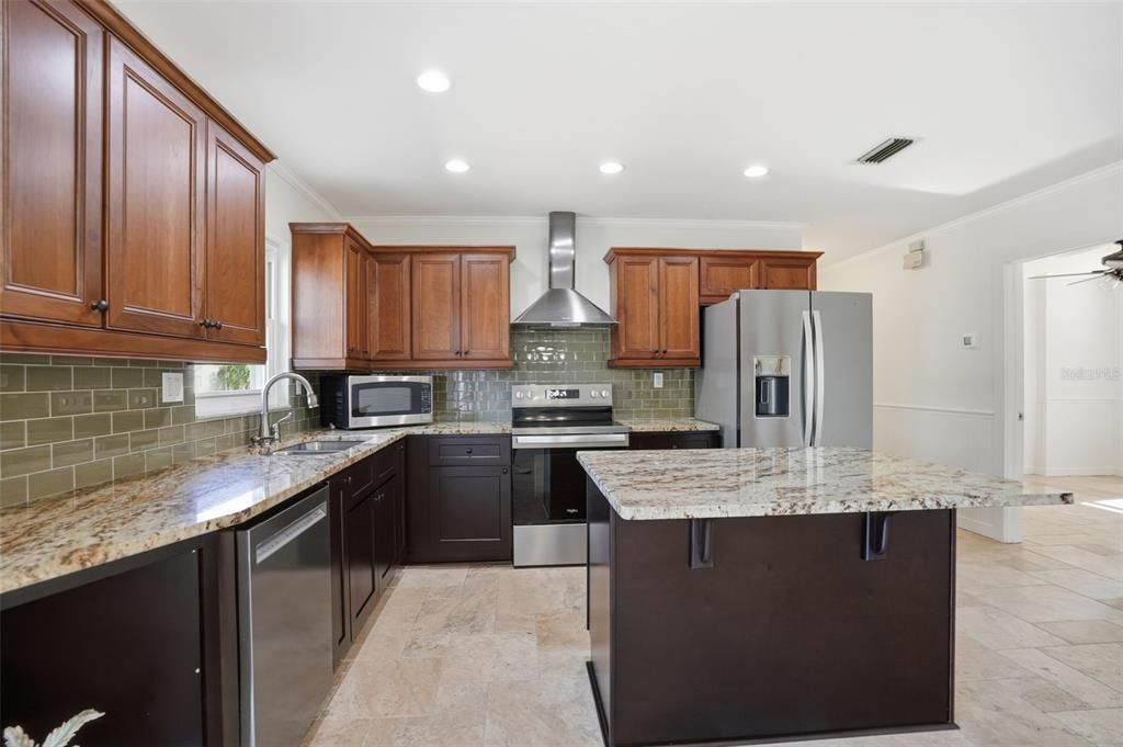 На продажу: $399,000 (2 спален, 1 ванн, 1104 Квадратных фут)