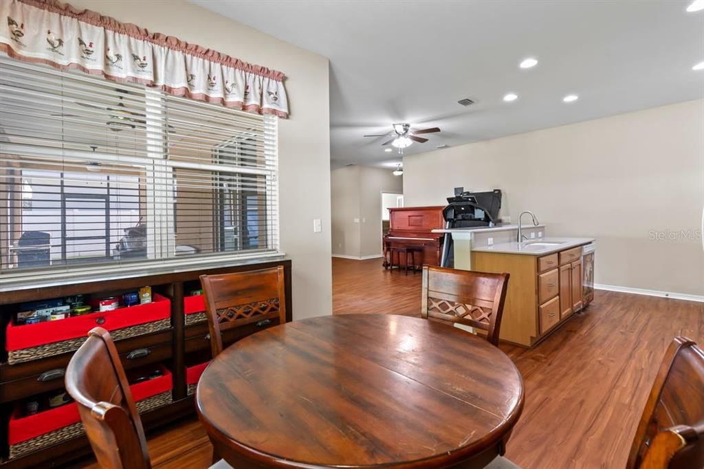 待售: $375,000 (3 贝兹, 2 浴室, 1997 平方英尺)