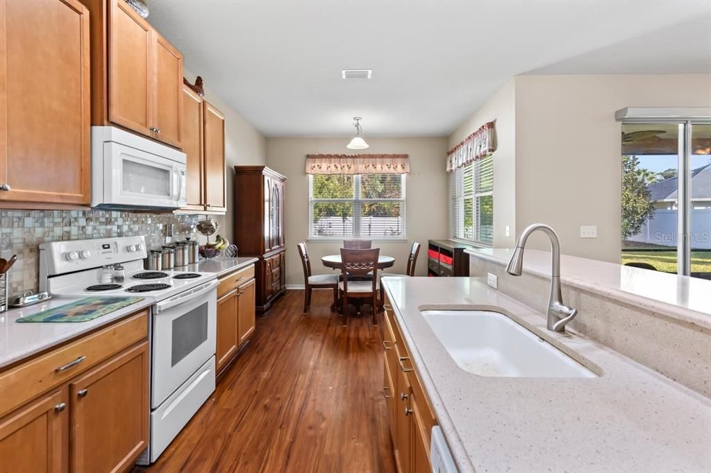 待售: $375,000 (3 贝兹, 2 浴室, 1997 平方英尺)