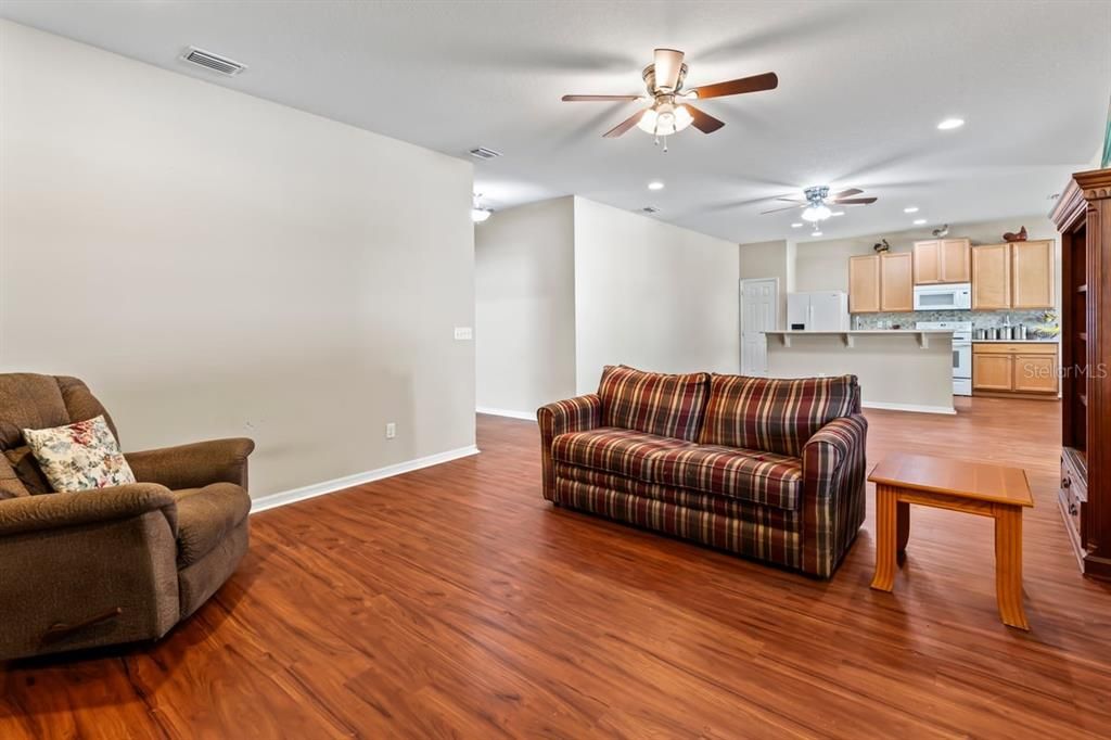 待售: $375,000 (3 贝兹, 2 浴室, 1997 平方英尺)