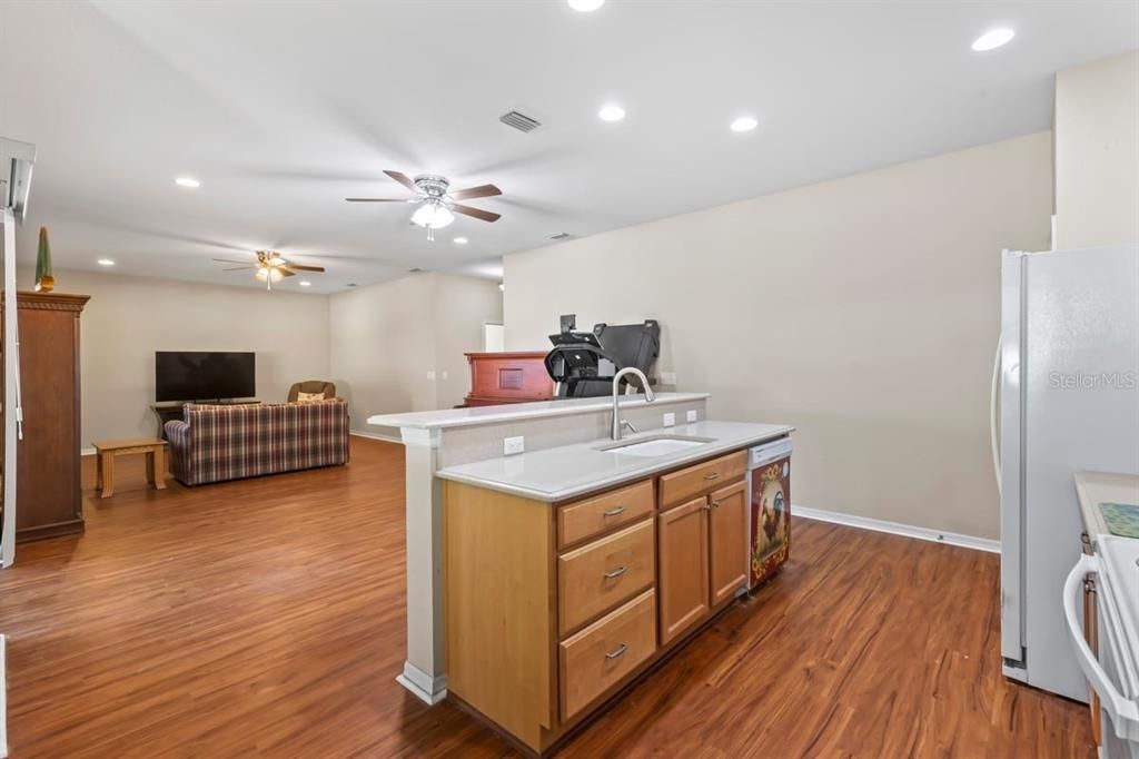 待售: $375,000 (3 贝兹, 2 浴室, 1997 平方英尺)