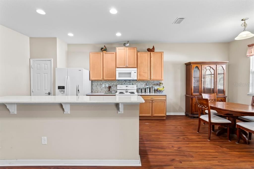 待售: $375,000 (3 贝兹, 2 浴室, 1997 平方英尺)