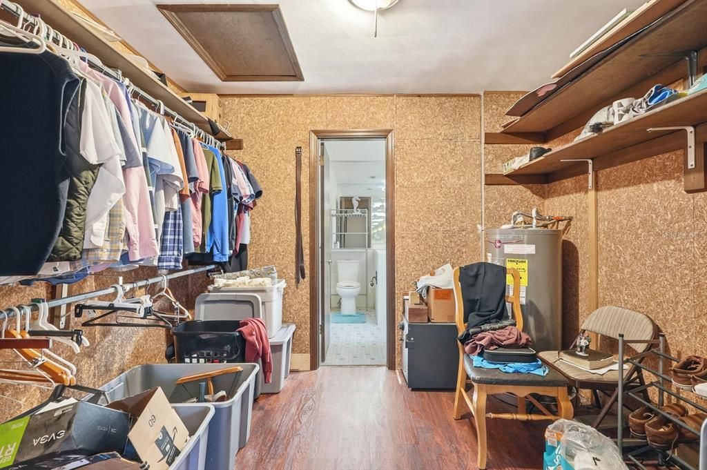 待售: $995,000 (4 贝兹, 2 浴室, 4783 平方英尺)