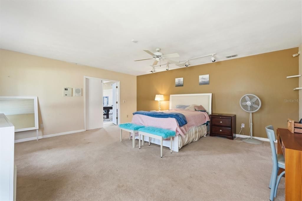 待售: $995,000 (4 贝兹, 2 浴室, 4783 平方英尺)