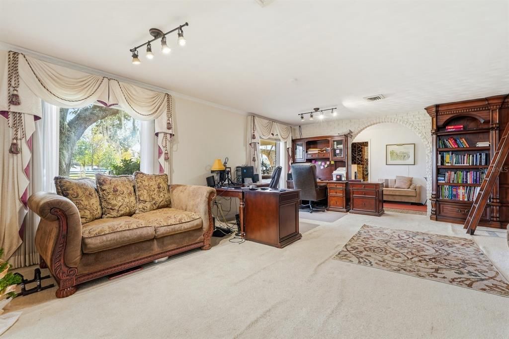 待售: $995,000 (4 贝兹, 2 浴室, 4783 平方英尺)