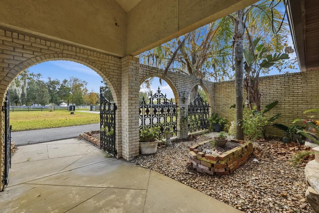 待售: $995,000 (4 贝兹, 2 浴室, 4783 平方英尺)