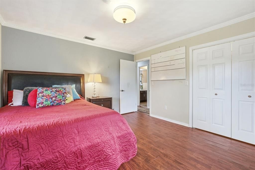 待售: $995,000 (4 贝兹, 2 浴室, 4783 平方英尺)