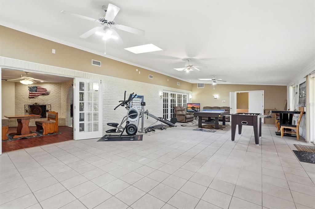 待售: $995,000 (4 贝兹, 2 浴室, 4783 平方英尺)