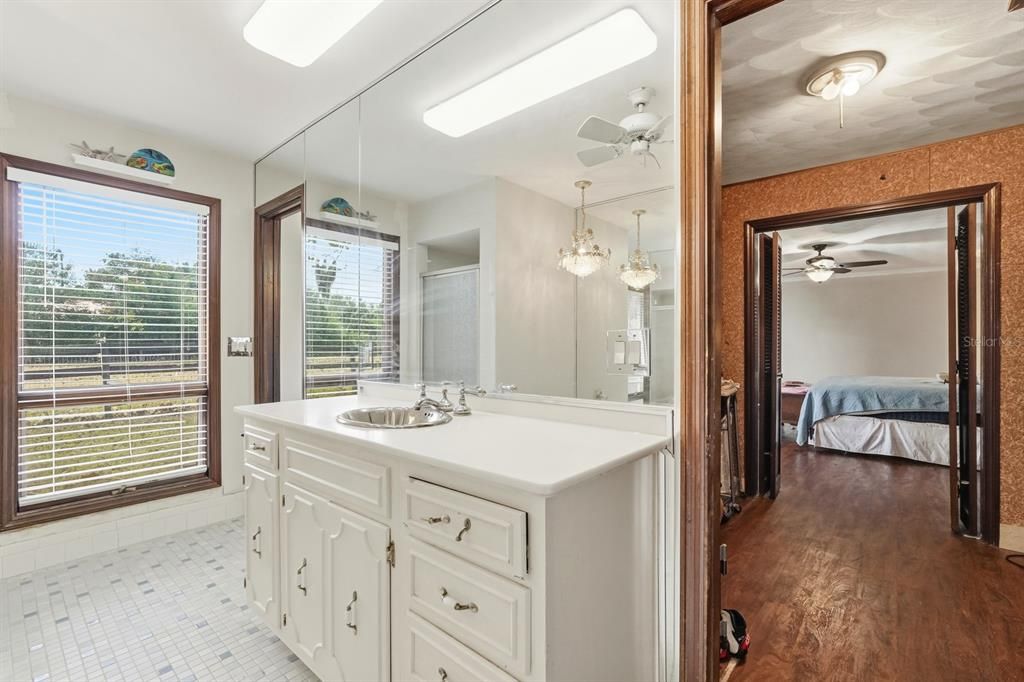 待售: $995,000 (4 贝兹, 2 浴室, 4783 平方英尺)