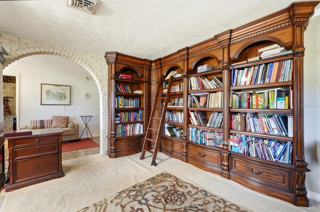 待售: $995,000 (4 贝兹, 2 浴室, 4783 平方英尺)