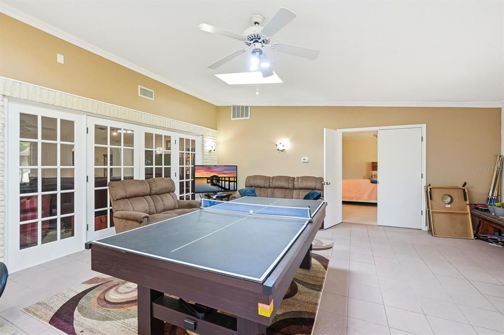 待售: $995,000 (4 贝兹, 2 浴室, 4783 平方英尺)