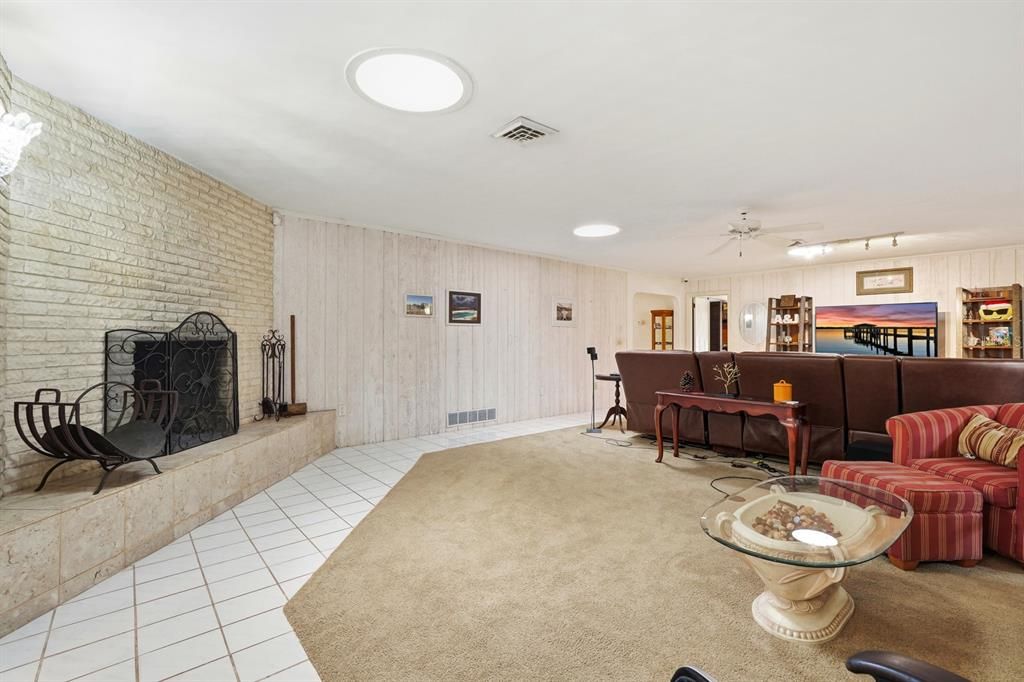 待售: $995,000 (4 贝兹, 2 浴室, 4783 平方英尺)