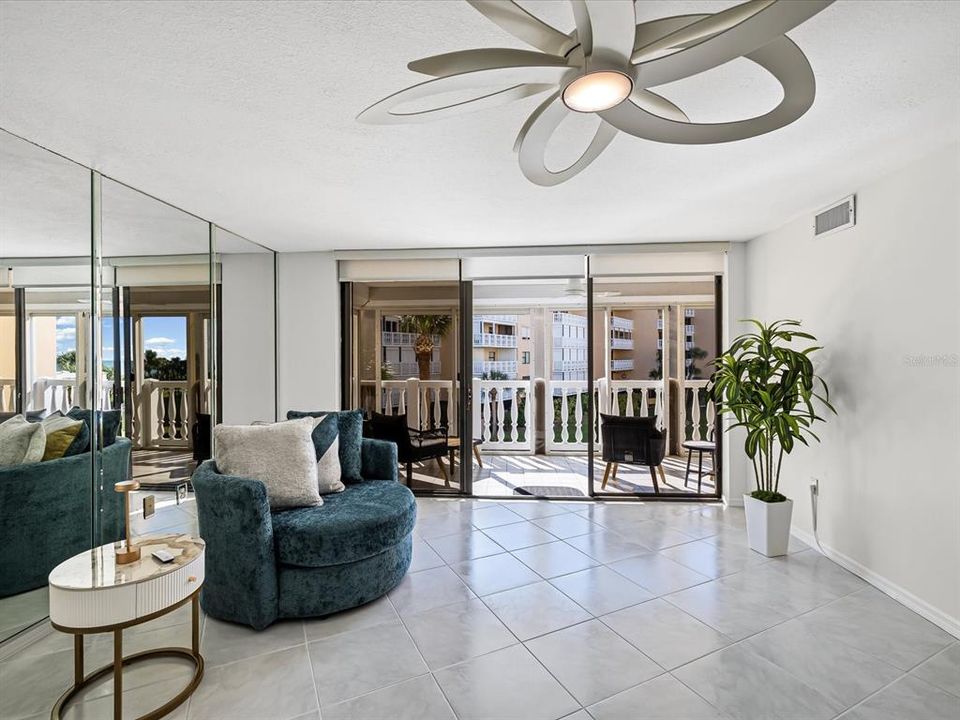 出租: $3,750 (2 贝兹, 2 浴室, 1470 平方英尺)