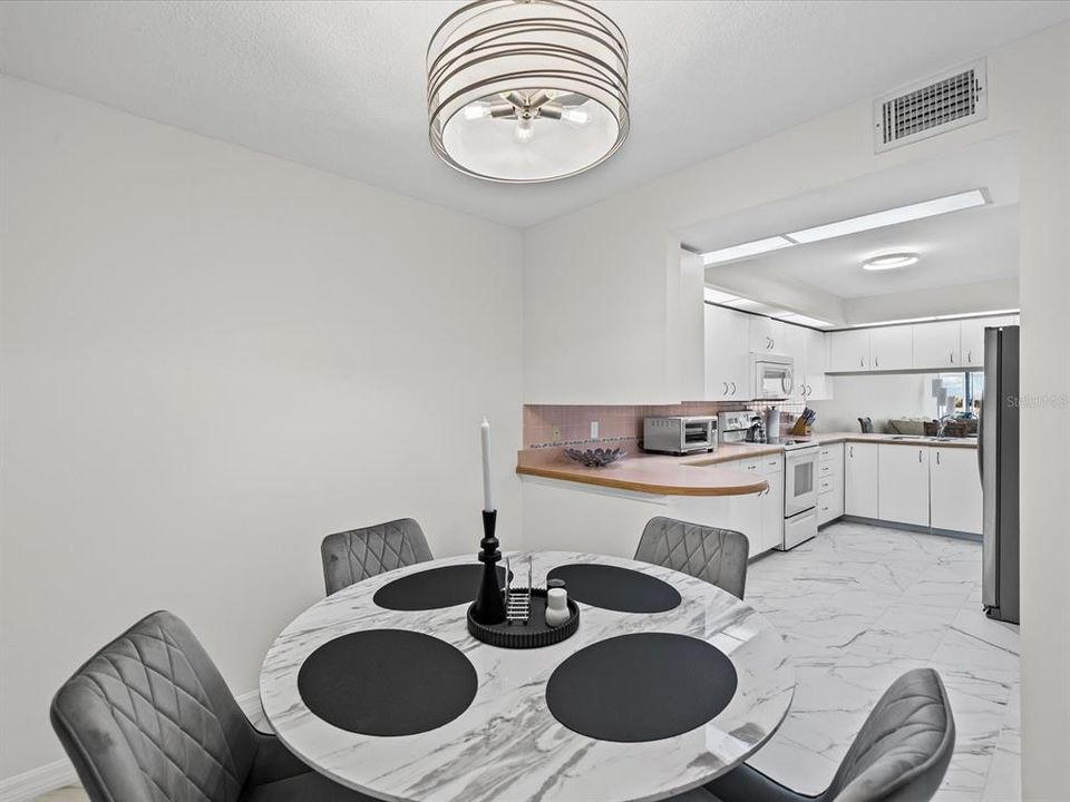 出租: $3,750 (2 贝兹, 2 浴室, 1470 平方英尺)