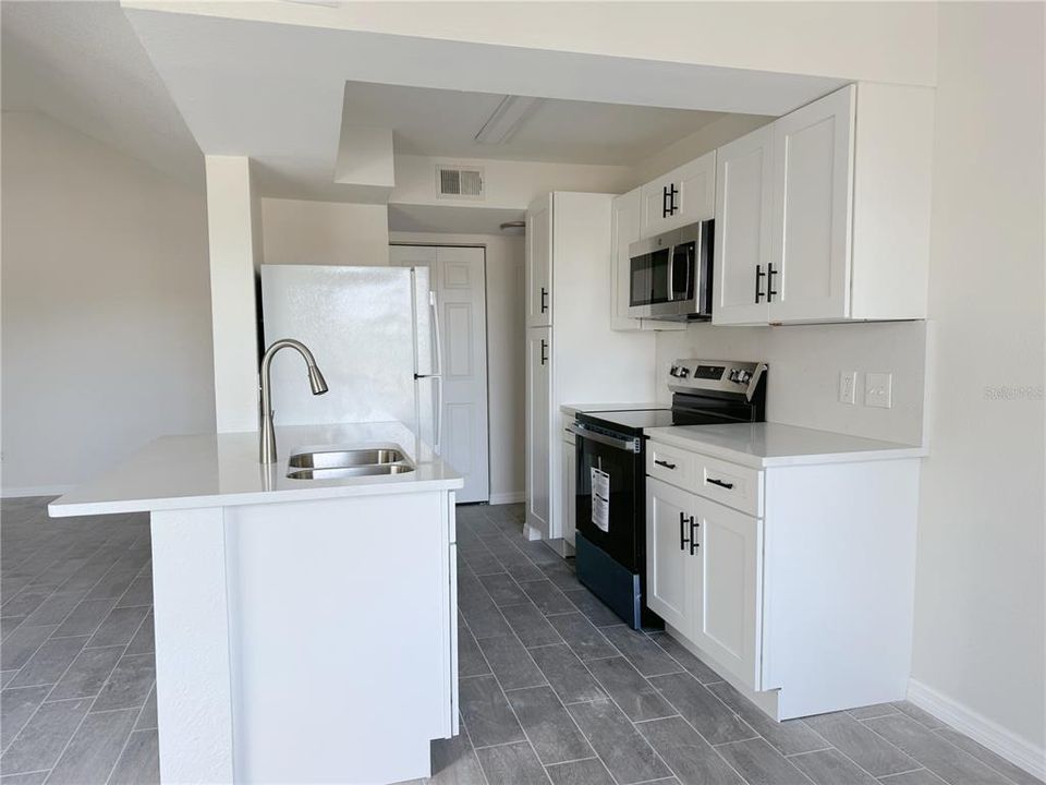 For Rent: $1,250 (1 beds, 1 baths, 673 Square Feet)
