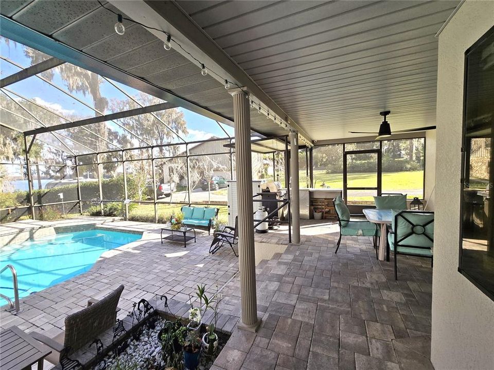 For Sale: $825,000 (3 beds, 4 baths, 3642 Square Feet)