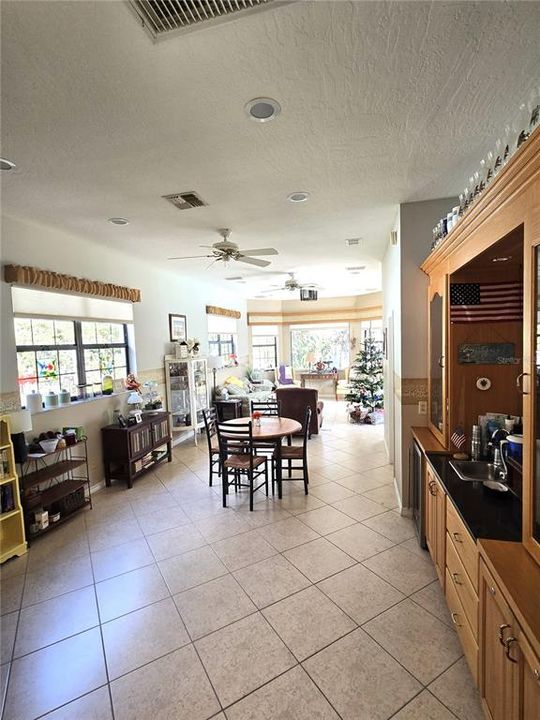 For Sale: $825,000 (3 beds, 4 baths, 3642 Square Feet)