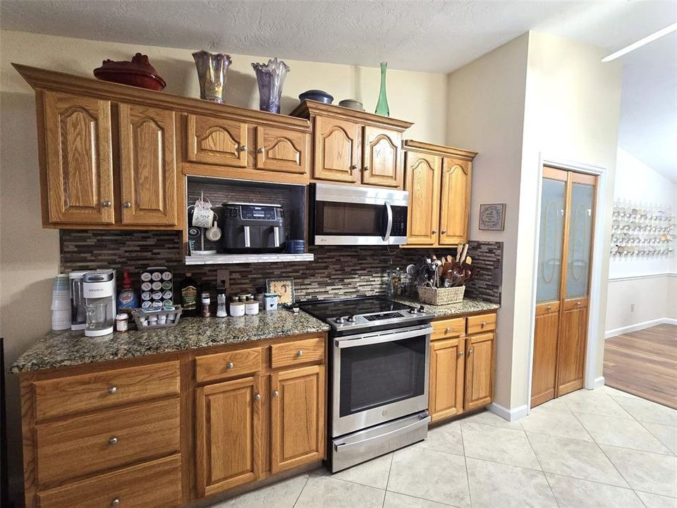 For Sale: $825,000 (3 beds, 4 baths, 3642 Square Feet)