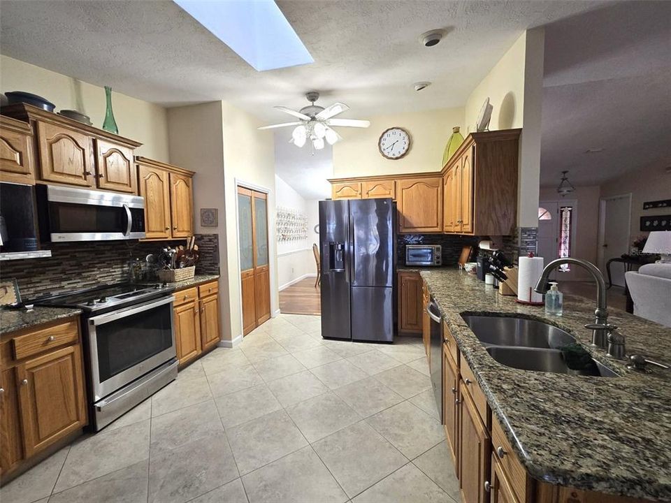 For Sale: $825,000 (3 beds, 4 baths, 3642 Square Feet)