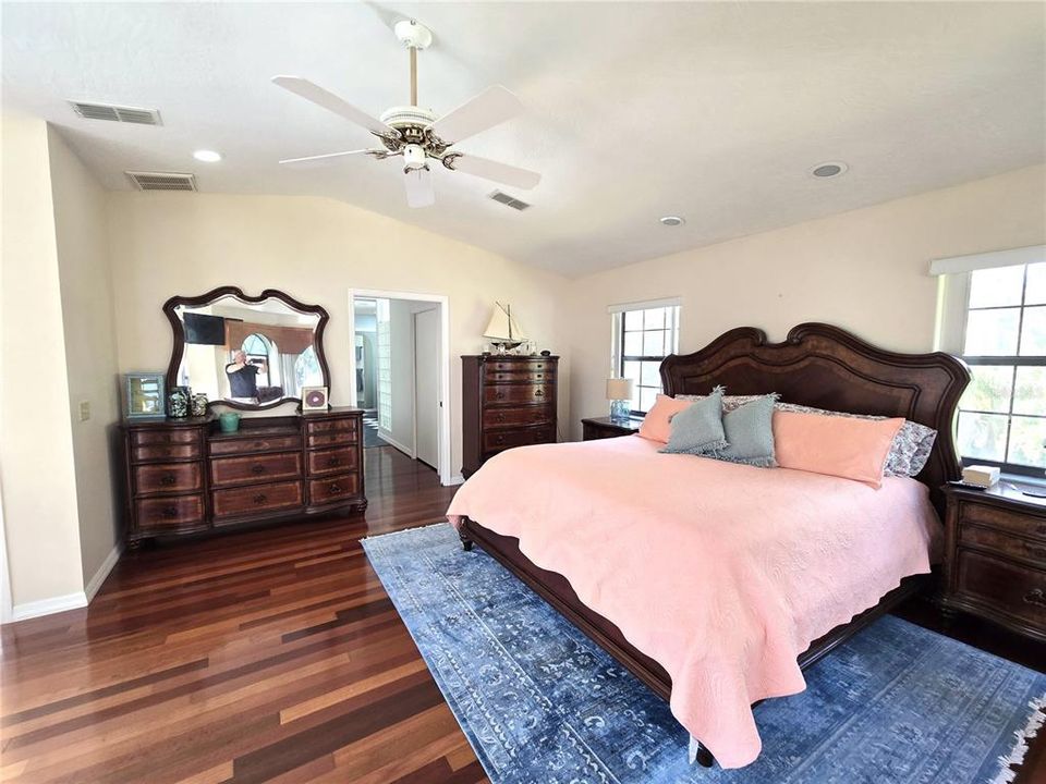 For Sale: $825,000 (3 beds, 4 baths, 3642 Square Feet)