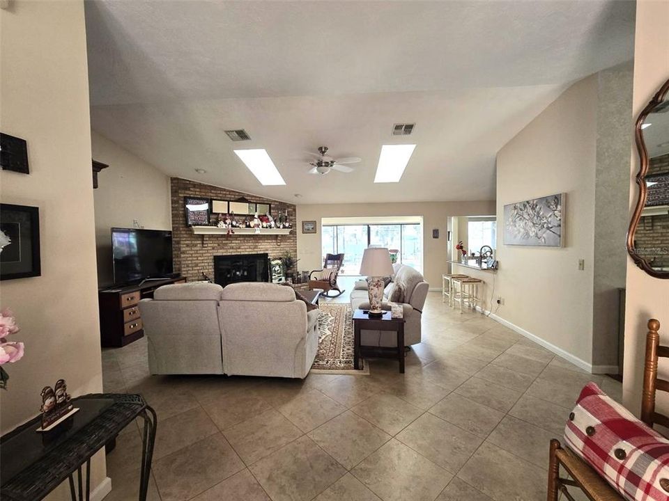 For Sale: $825,000 (3 beds, 4 baths, 3642 Square Feet)