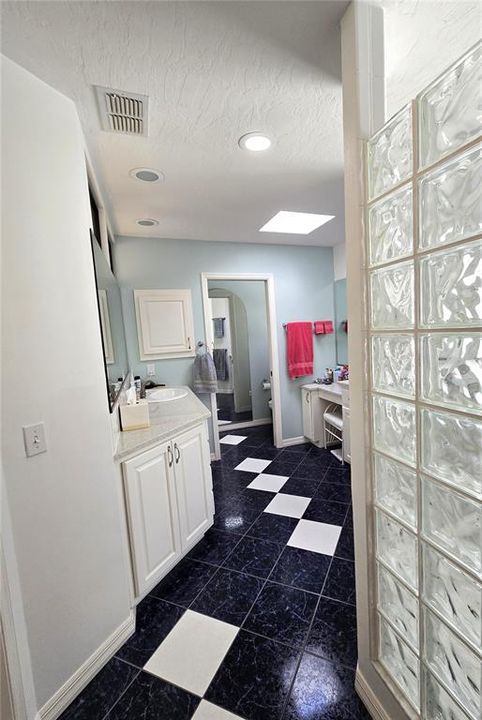 For Sale: $825,000 (3 beds, 4 baths, 3642 Square Feet)