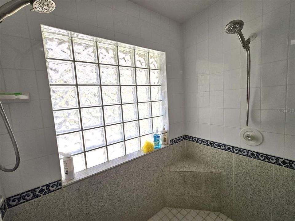 For Sale: $825,000 (3 beds, 4 baths, 3642 Square Feet)