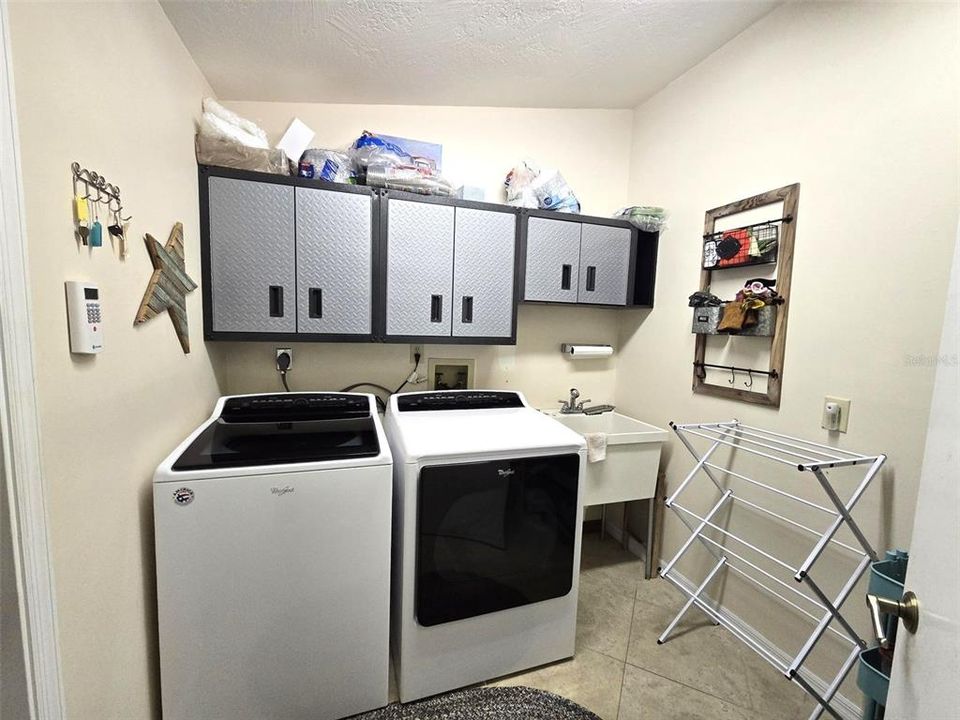 For Sale: $825,000 (3 beds, 4 baths, 3642 Square Feet)