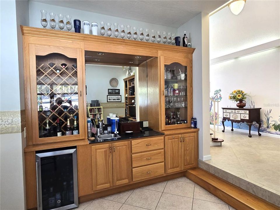 For Sale: $825,000 (3 beds, 4 baths, 3642 Square Feet)