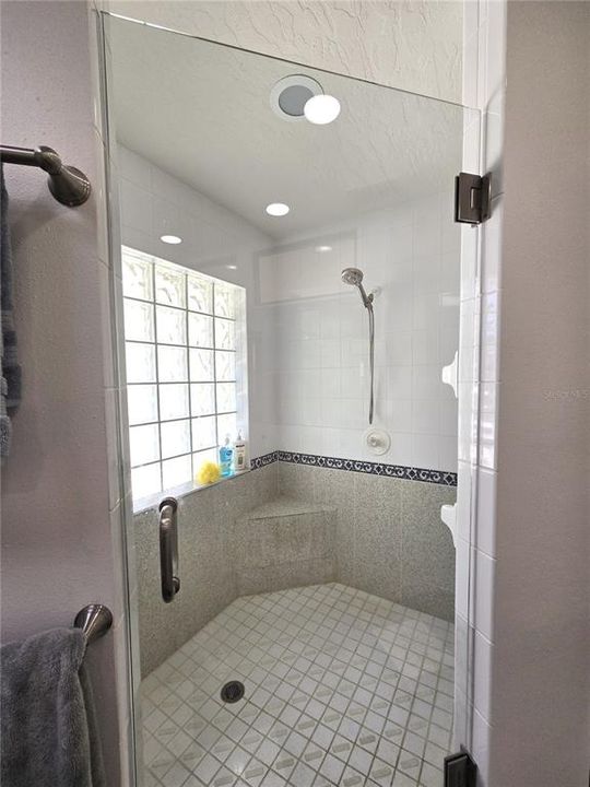 For Sale: $825,000 (3 beds, 4 baths, 3642 Square Feet)