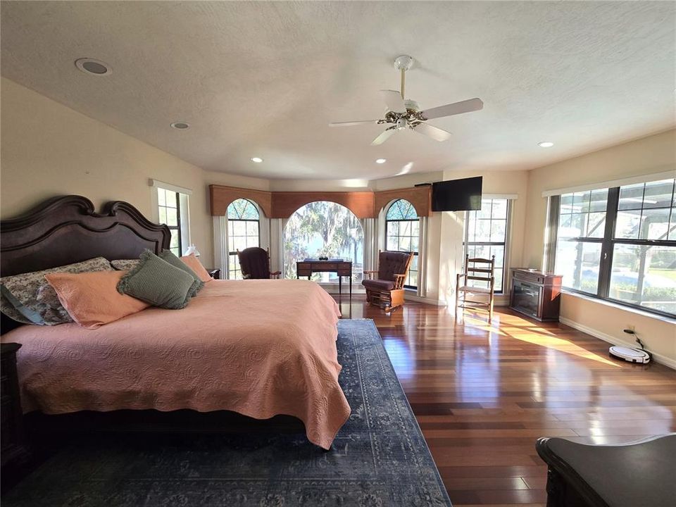 For Sale: $825,000 (3 beds, 4 baths, 3642 Square Feet)