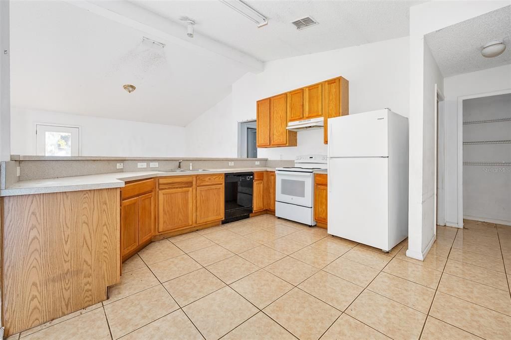 待售: $225,000 (3 贝兹, 2 浴室, 1837 平方英尺)