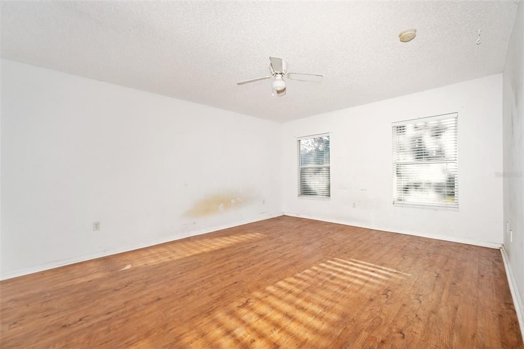 待售: $225,000 (3 贝兹, 2 浴室, 1837 平方英尺)