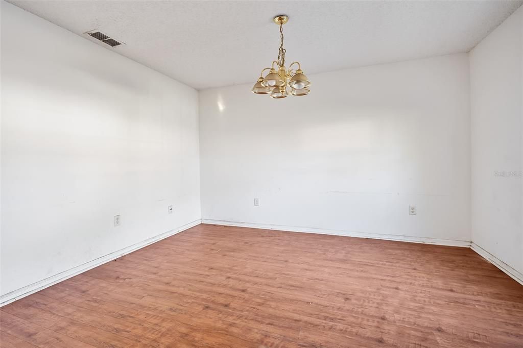 待售: $225,000 (3 贝兹, 2 浴室, 1837 平方英尺)