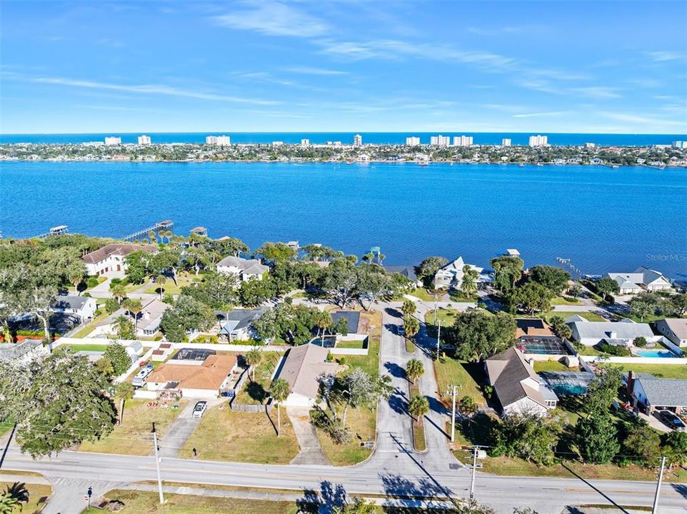 For Sale: $535,000 (3 beds, 2 baths, 1986 Square Feet)